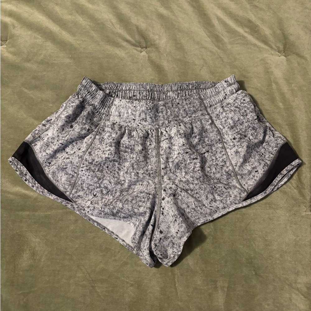Lululemonn Hotty Hot 2.5 inseam Shorts Gray